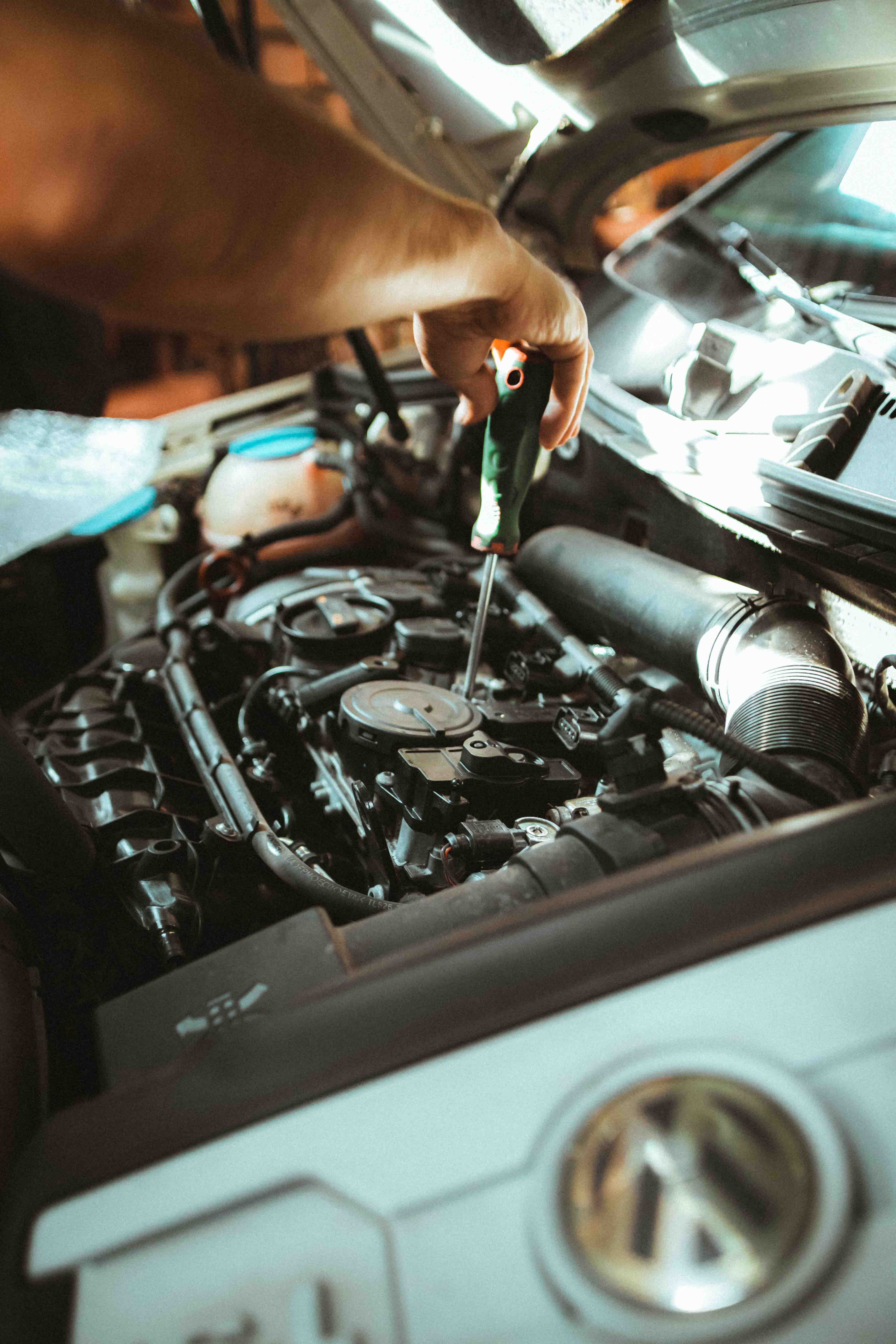What is a valve cover gasket? What is a valve cover gasket replacement cost?